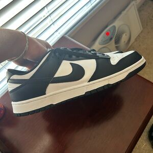 Nike Men's Black and White Sneakers